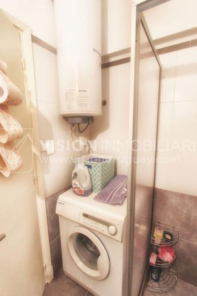 Apto. con Renta, 2 Dorm y 2 Baños, 63 m2, Cordón Sur, 2do Piso por Escalera, Parrillero compartido