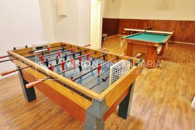 Apartamento en piso alto, 2 dorm. y servicio, muy amplios ambientes 118m2 con amenities y gran confort.