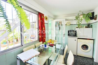 Casa impecable en La Teja, 3 dorm y 1 baño, barbacoa, garaje p/ 2 autos