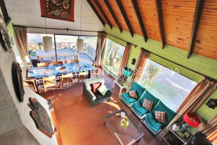 Espectacular Casa en Punta del Diablo a pasos del mar; piscina climatizada, barbacoa, chillout.-85