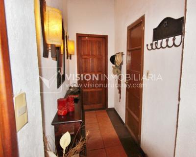 Chacra de 15 hás con el confort de hermosa casa reciclada, barbacoa y piscina climatizada.