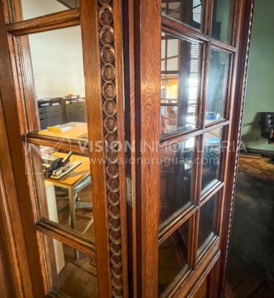 Venta de Palacete: Mansión señorial de 1913 de 690 m2 interiores y 224 de terrazas; 4 plantas, una reciclada inmaculada de gran nivel, completamente Amueblada. Ciudad Vieja. Inversión: U$ 400.000 dólares-41