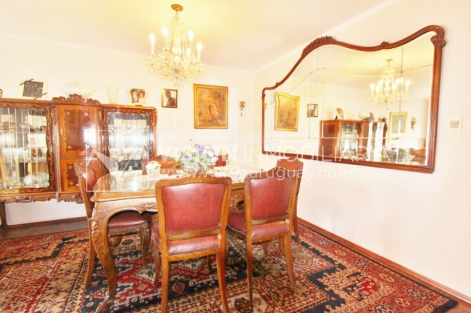 Acogedor apartamento en Pocitos, 3 dormitorios y 2 baños, cocina definida, todo al frente.-8