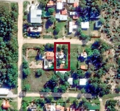 Casa moderna 2 dorm, 2 baños, 409 m2 terreno y 157m2 construidos, Fortin de Santa Rosa, con buen fondo y barbacoa, Garaje.