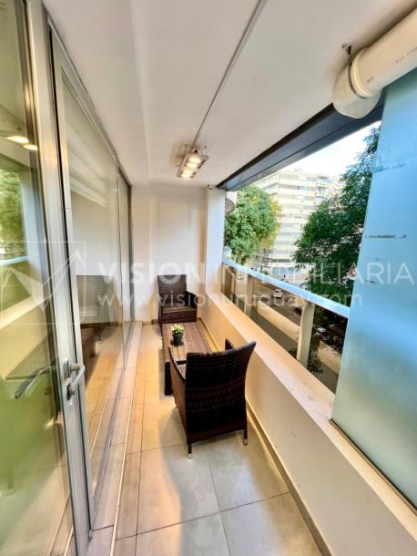 Apartamento en Venta en Pocitos / Punta Carretas.  Bajó de Precio!!  2 Dormitorios, uno en Suite con Vestidor.  2 Baños, Balcón, terminaciones Premium.  Se vende Amueblado. Tiene cómodo Garaje para 1 auto.  Piso 4 al frente.  Amenities: Barbacoa y Gy-5