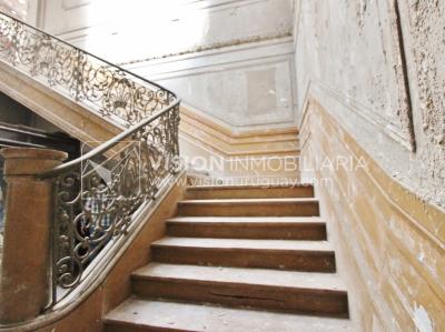 Edificio Palacio Amézaga, oportunidad de inversión, a reciclar para sede corporativa, oficinas u otro destino, 1500 m2 en el corazón de la Cd. Vieja.