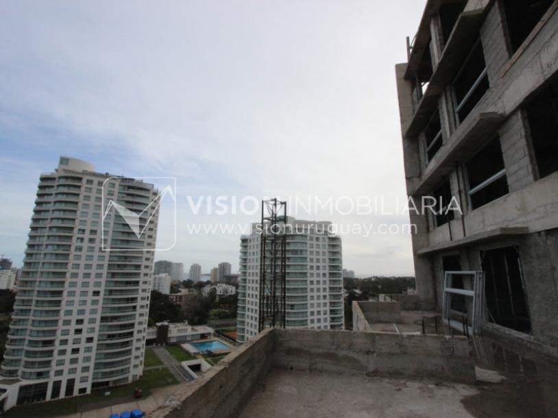 Exclusivo apartamento de 2 dormitorios en Av. Roosevelt Punta del Este-13