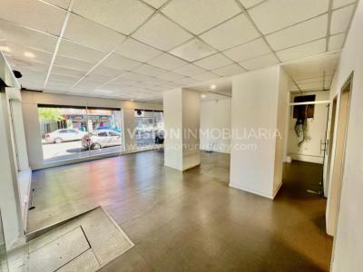 Oportunidad Alquiler de Local Comercial en la Esquina de Av Gral Rivera y Mario Cassinoni casi Bvar Artigas. $100.000 pesos mensuales, sin GC. Son 95 m2, Planta Baja.