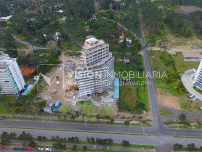 Exclusivo apartamento de 2 dormitorios en Av. Roosevelt Punta del Este