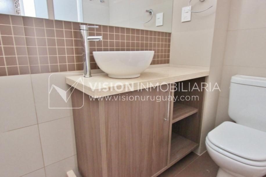 Aptos con Renta U$S 1,250 xMes en Puerto del Buceo, 1er Piso, finas terminaciones.-20