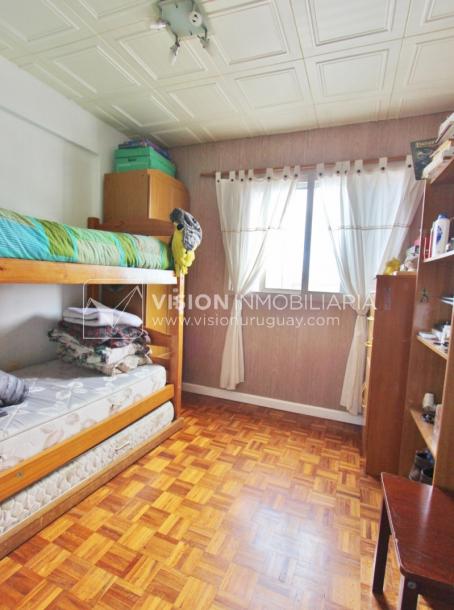 Apartamento con Renta al frente sobre Av. 8 de Octubre casi Propios, en 5to Piso, 3 dormitorios y 1 baño, impecable-33