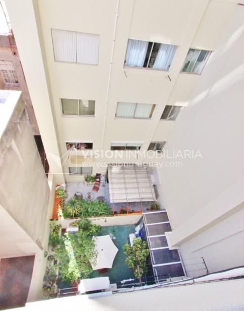 Excelente Apartamento en Pocitos, Pagola casi Rambla; 3 dormitorios y 2 baños, cocina definida. Con Garaje.-41