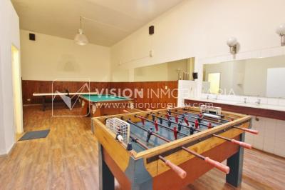 Apartamento en piso alto, 2 dorm. y servicio, muy amplios ambientes 118m2 con amenities y gran confort.