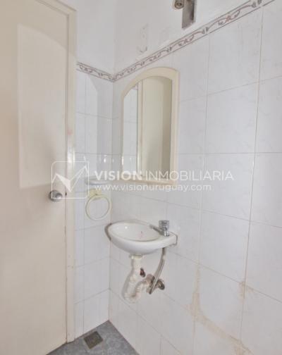 Excelente Apartamento en Pocitos, Pagola casi Rambla; 3 dormitorios y 2 baños, cocina definida. Con Garaje.