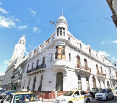 Edificio Palacio Amézaga, oportunidad de inversión, a reciclar para sede corporativa, oficinas u otro destino, 1500 m2 en el corazón de la Cd. Vieja.