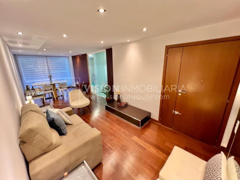 Apartamento en Venta en Pocitos / Punta Carretas.  Bajó de Precio!!  2 Dormitorios, uno en Suite con Vestidor.  2 Baños, Balcón, terminaciones Premium.  Se vende Amueblado. Tiene cómodo Garaje para 1 auto.  Piso 4 al frente.  Amenities: Barbacoa y Gy-0