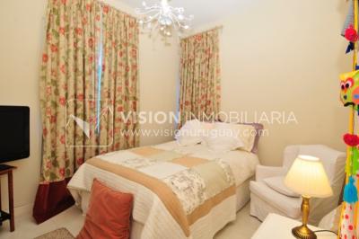 Apto. VIP sobre Rbla. 140 m2 con 3 dorm, 3 baños, cochera 2 automóviles