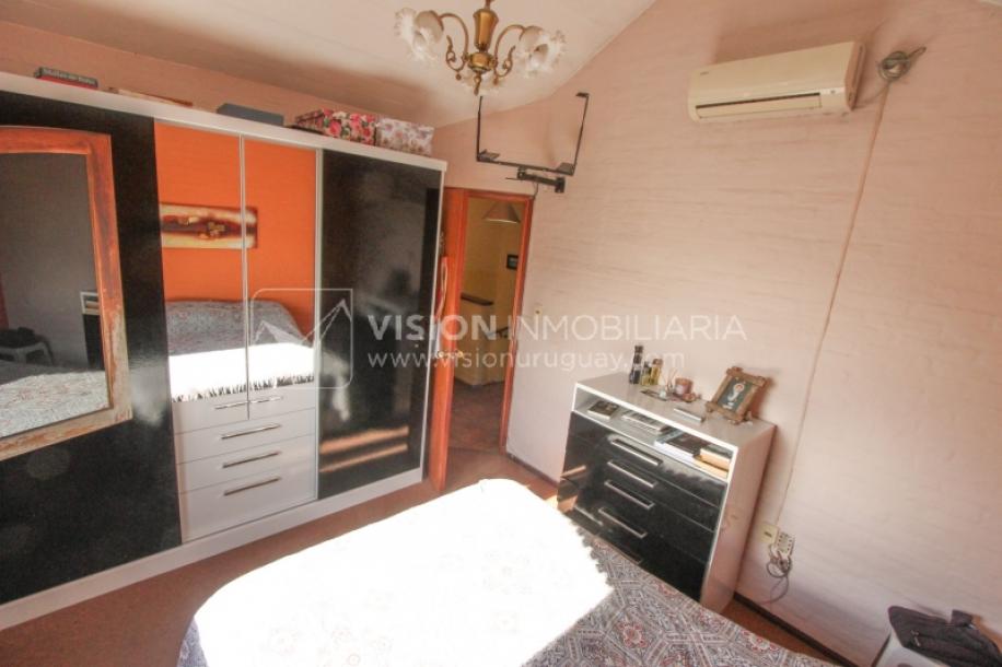 Casa moderna 2 dorm, 2 baños, 409 m2 terreno y 157m2 construidos, Fortin de Santa Rosa, con buen fondo y barbacoa, Garaje.-21