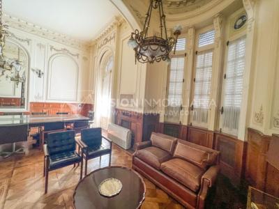 Venta de Palacete: Mansión señorial de 1913 de 690 m2 interiores y 224 de terrazas; 4 plantas, una reciclada inmaculada de gran nivel, completamente Amueblada. Ciudad Vieja. Inversión: U$ 400.000 dólares