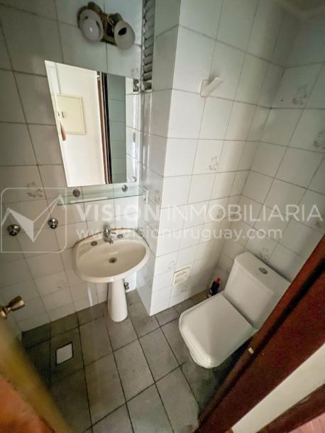 Apartamento con Renta en Venta al frente 2 Dormitorios 2 Baños, La Blanqueada, Av. 8 de Octubre, en Piso 3. Semiequipado. Amenities: 3 Parrilleros, gran Patio Juegos para Niños. Portería y Vigilancia-54