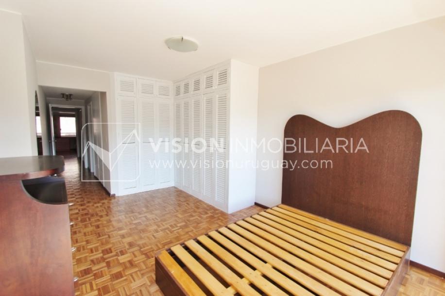 Alquila Apto. de 200m2 sobre el Parque Villa Biarritz, 3 dorm+servicio, garaje-40