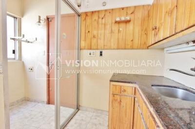 Excelente Apartamento en Pocitos, Pagola casi Rambla; 3 dormitorios y 2 baños, cocina definida. Con Garaje.