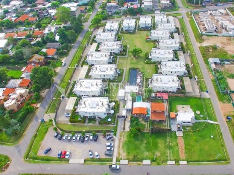 Casa en Venta en GREENS, Barrio Privado diseñado por el Arq. Carlos Ott. 3 dormitorios y 3 baños, 2 cocheras - U$ 340.000 dólares-2