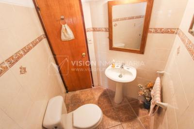 Casa moderna 2 dorm, 2 baños, 409 m2 terreno y 157m2 construidos, Fortin de Santa Rosa, con buen fondo y barbacoa, Garaje.