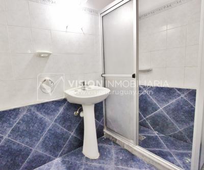 Excelente Apartamento en Pocitos, Pagola casi Rambla; 3 dormitorios y 2 baños, cocina definida. Con Garaje.