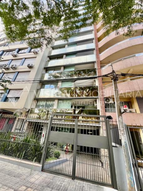 Apartamento en Venta en Pocitos / Punta Carretas.  Bajó de Precio!!  2 Dormitorios, uno en Suite con Vestidor.  2 Baños, Balcón, terminaciones Premium.  Se vende Amueblado. Tiene cómodo Garaje para 1 auto.  Piso 4 al frente.  Amenities: Barbacoa y Gy-60