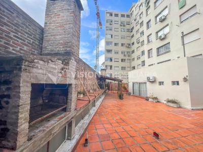 Apartamento con Renta en Venta al frente 2 Dormitorios 2 Baños, La Blanqueada, Av. 8 de Octubre, en Piso 3. Semiequipado. Amenities: 3 Parrilleros, gran Patio Juegos para Niños. Portería y Vigilancia
