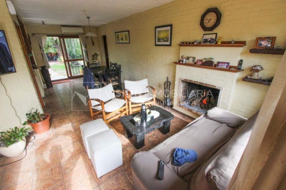 Casa moderna 2 dorm, 2 baños, 409 m2 terreno y 157m2 construidos, Fortin de Santa Rosa, con buen fondo y barbacoa, Garaje.-9