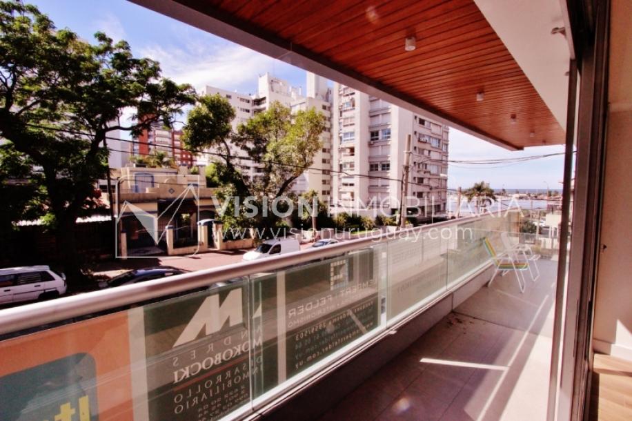 Aptos con Renta U$S 1,250 xMes en Puerto del Buceo, 1er Piso, finas terminaciones.-4