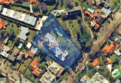 Alquile U$S 3.900 /mes - Distinguido Apartamento en Carrasco de 234 m2, 4 Dormitorios más Servicio, 2 Garajes.