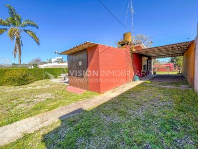 Venta conjunta de Dos Casas independientes en un gran terreno de 622 m2, una de 2 Dormitorios y 1 Baño, la otra de 1 Dormitorio y 1 Baño, Parrillero, Garaje. Barrio Español del balneario Atlántida, 8 cuadras al Norte de la Interbalnearia por Ruta 11.