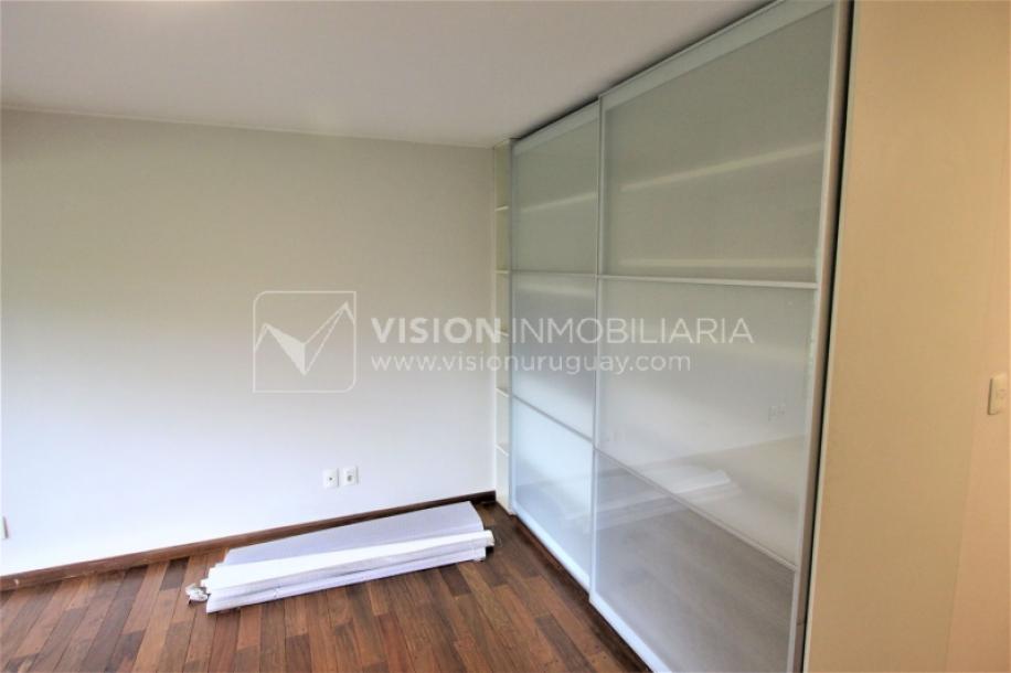 Alquile U$S 3.900 /mes - Distinguido Apartamento en Carrasco de 234 m2, 4 Dormitorios más Servicio, 2 Garajes.-13