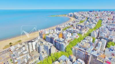 Excelente Apartamento en Pocitos, Pagola casi Rambla; 3 dormitorios y 2 baños, cocina definida. Con Garaje.