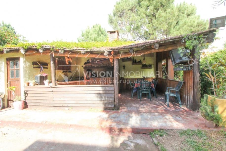 Casa moderna 2 dorm, 2 baños, 409 m2 terreno y 157m2 construidos, Fortin de Santa Rosa, con buen fondo y barbacoa, Garaje.-36