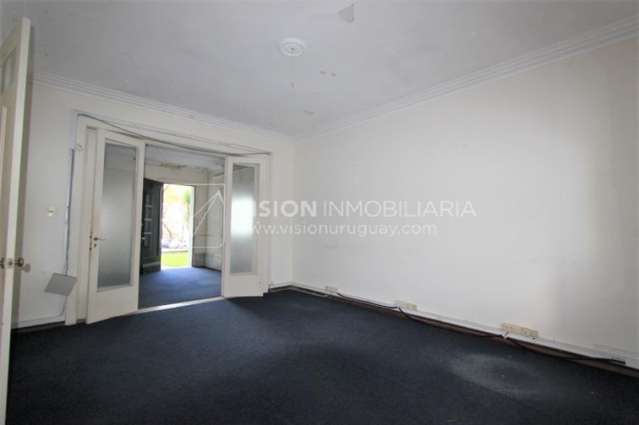 Padrón único de 641m2 en Pocitos con Casa de 13 ambientes, 302m2 construidos.-19