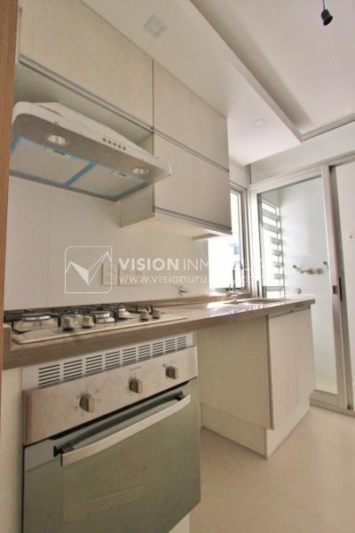 Aptos con Renta U$S 1,250 xMes en Puerto del Buceo, 1er Piso, finas terminaciones.