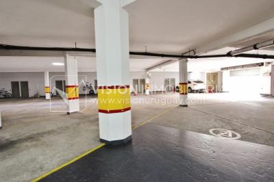 Apartamento en piso alto, 2 dorm. y servicio, muy amplios ambientes 118m2 con amenities y gran confort.