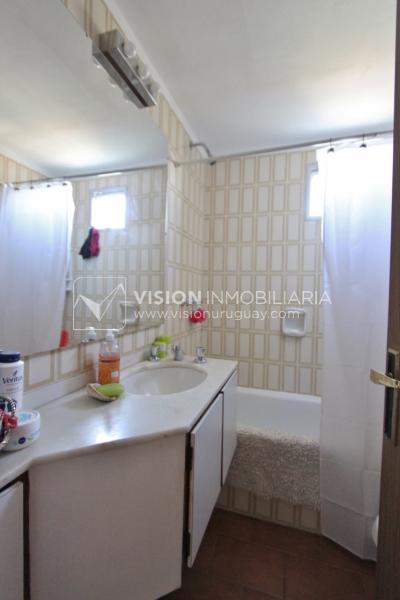 Apartamento en piso alto, 2 dorm. y servicio, muy amplios ambientes 118m2 con amenities y gran confort.