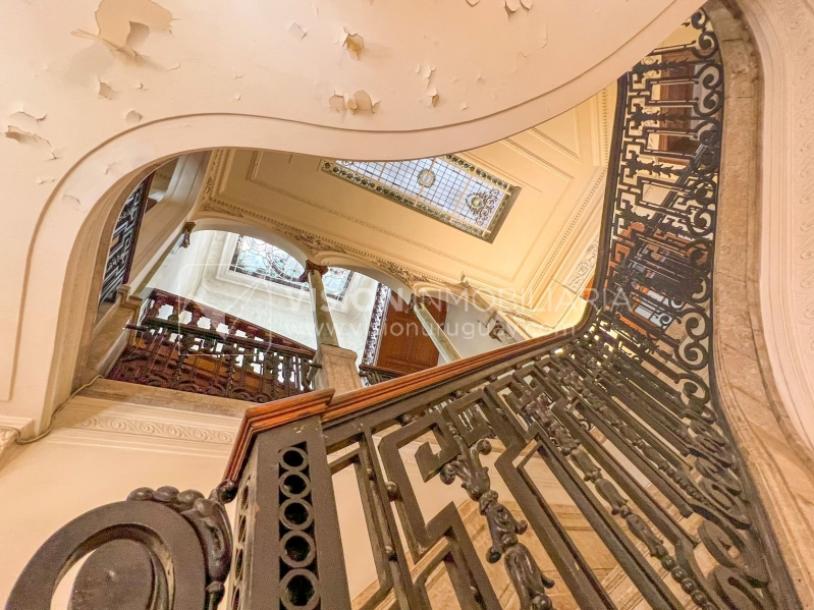 Venta de Palacete: Mansión señorial de 1913 de 690 m2 interiores y 224 de terrazas; 4 plantas, una reciclada inmaculada de gran nivel, completamente Amueblada. Ciudad Vieja. Inversión: U$ 400.000 dólares-11