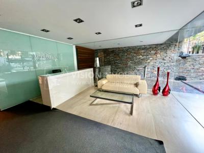 Apartamento en Venta en Pocitos / Punta Carretas.  Bajó de Precio!!  2 Dormitorios, uno en Suite con Vestidor.  2 Baños, Balcón, terminaciones Premium.  Se vende Amueblado. Tiene cómodo Garaje para 1 auto.  Piso 4 al frente.  Amenities: Barbacoa y Gy