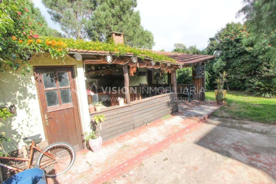 Casa moderna 2 dorm, 2 baños, 409 m2 terreno y 157m2 construidos, Fortin de Santa Rosa, con buen fondo y barbacoa, Garaje.-35