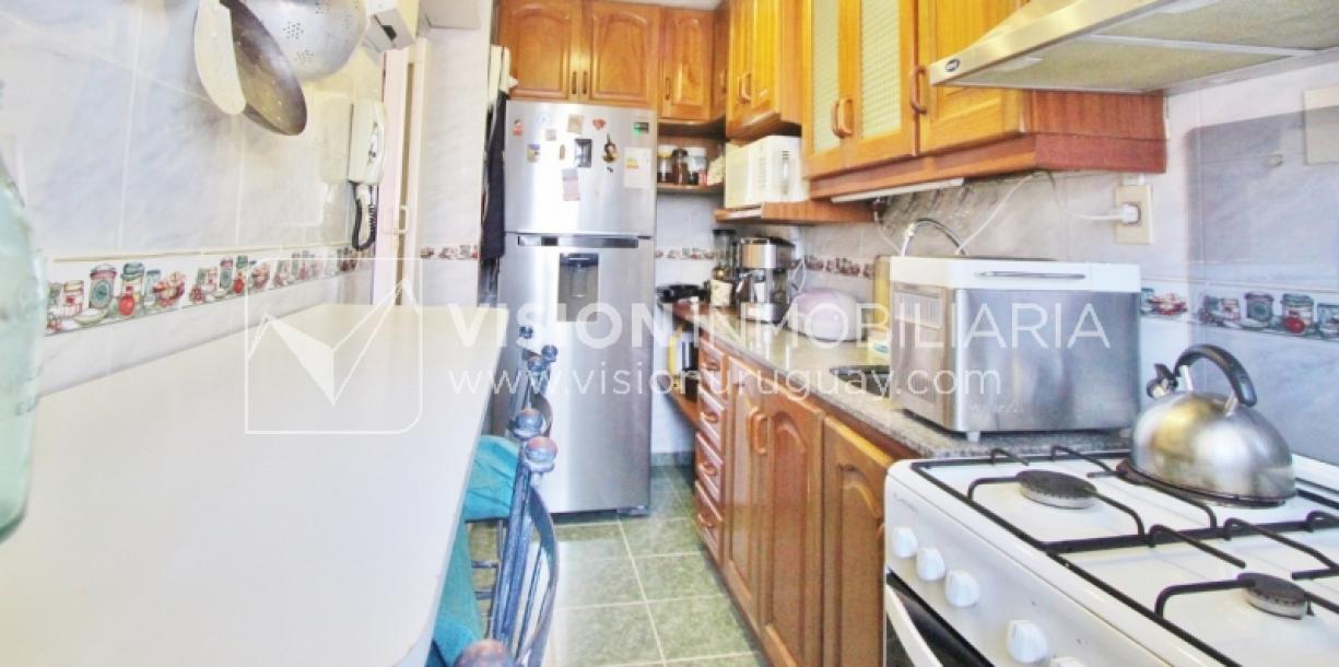 Apartamento con Renta al frente sobre Av. 8 de Octubre casi Propios, en 5to Piso, 3 dormitorios y 1 baño, impecable-20