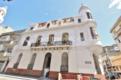 Edificio Palacio Amézaga, oportunidad de inversión, a reciclar para sede corporativa, oficinas u otro destino, 1500 m2 en el corazón de la Cd. Vieja.