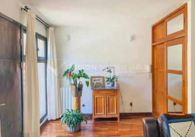 Casa inmaculada, reciclaje gran nivel, diseño y confort, Padrón Único, Punta Carretas; 3 dorm y 3 baños, barbacoa cerrada y terraza al frente, patio interior, 202 m2 construidos. A 20 mts. de Rambla, vista lateral al mar.