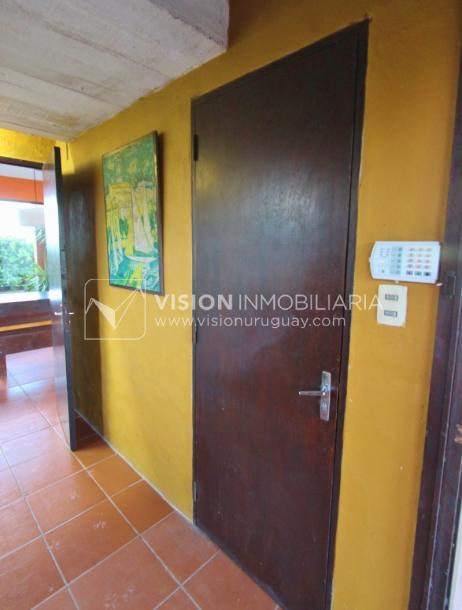 Espectacular Casa en Punta del Diablo a pasos del mar; piscina climatizada, barbacoa, chillout.-95