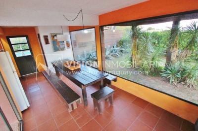 Espectacular Casa en Punta del Diablo a pasos del mar; piscina climatizada, barbacoa, chillout.